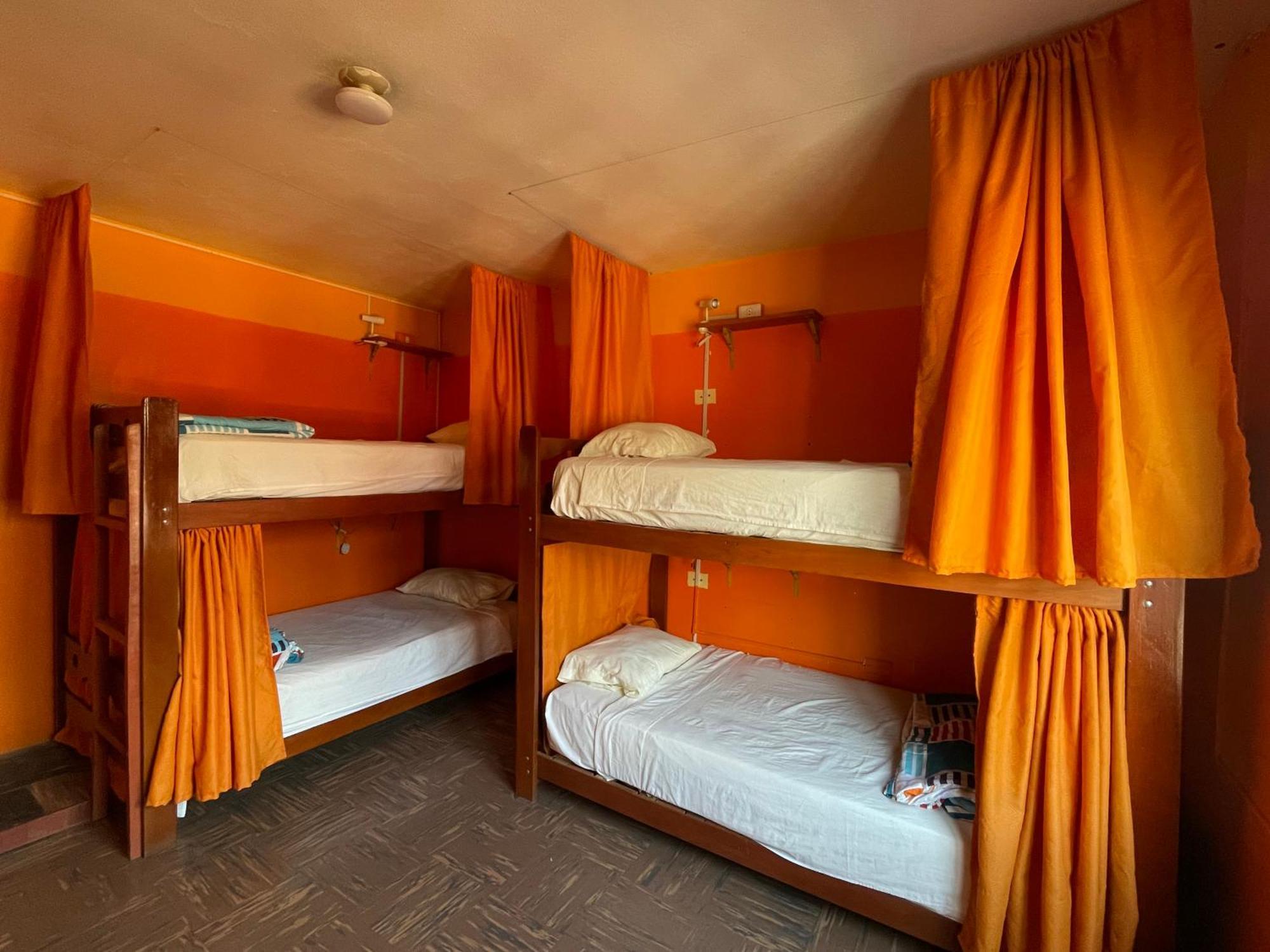 Big Mountain Hostel Уарас Екстериор снимка